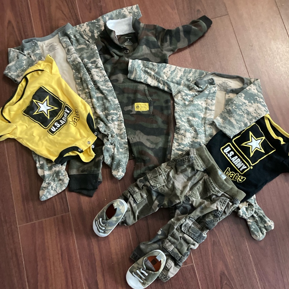Army Outfits 6-9 month Size
